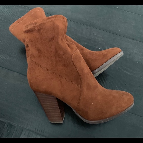 Ankle high boots - Picture 5 of 6